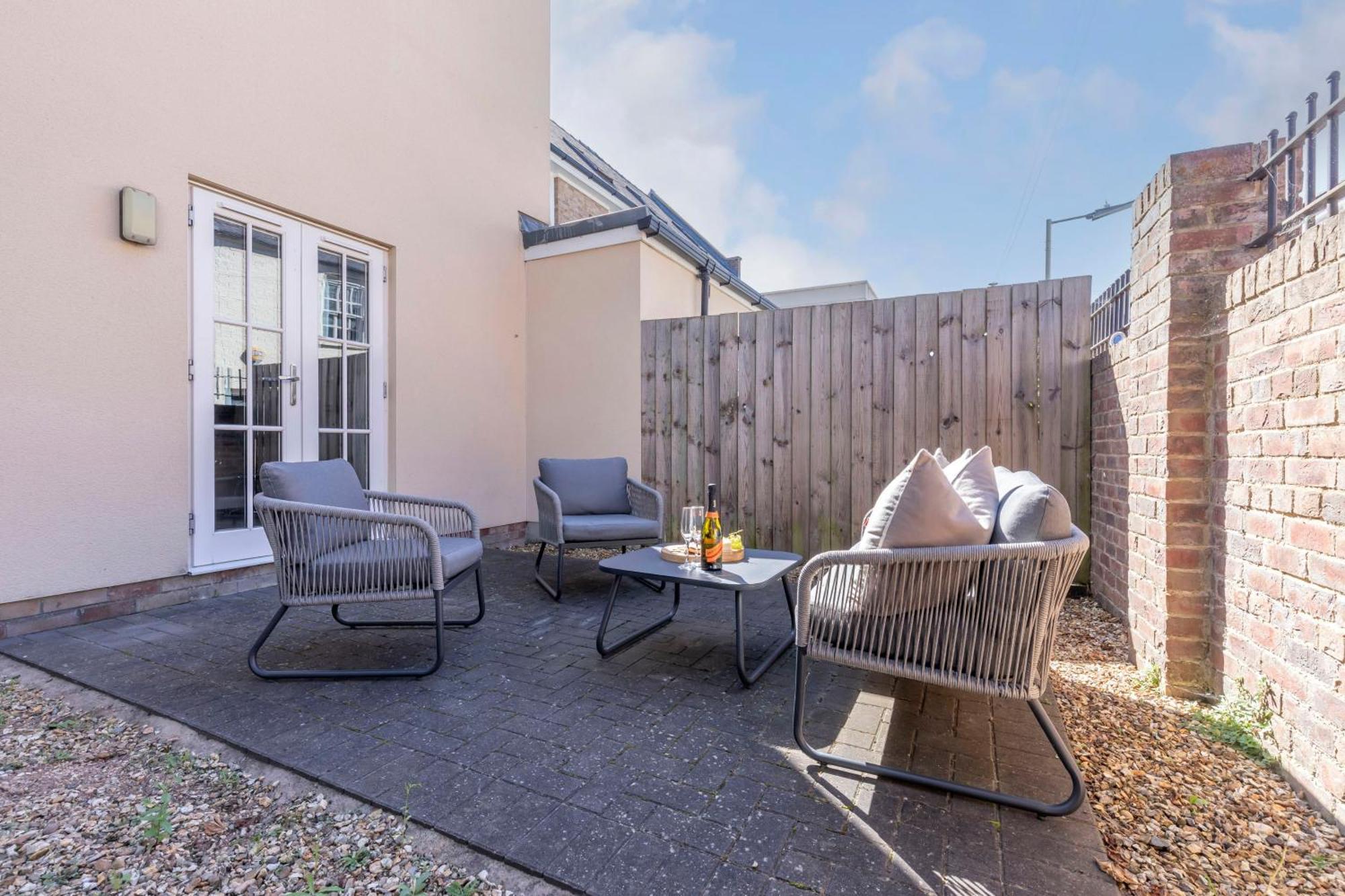 Elliot Oliver - 2 Bedroom Garden Apartment With Parking Cheltenham Exterior foto